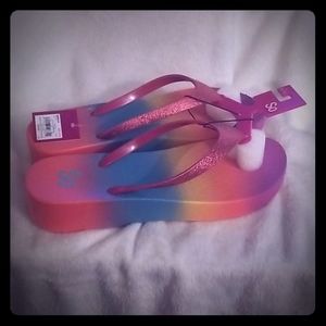 So sandals size L (9-10) Brand new pink rainbow